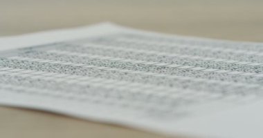 Sayılar, para birimleri ve tablo başına sent olan grafik makro çekim. Belge ve yakınlaştırma ve uzaklaştırma odak kapat