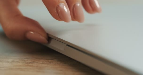 Close up of the female hand opening silver laptop computer on the wooden desk. Macro — Stock Video