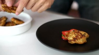 mutfakta yemek hazırlamak