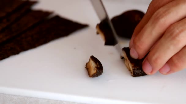 Rebanada de champiñones antes de cocinar — Vídeos de Stock