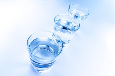 su, beslenme ve sağlık konsepti ile içecek gözlük görünümünün üst