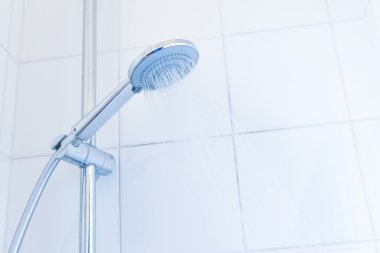 banyo el duş su akışı ile