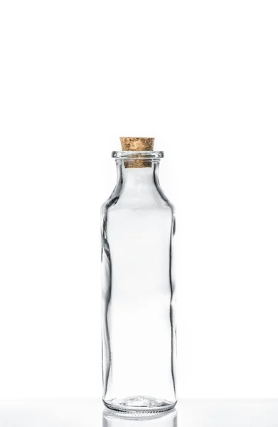 Kontejner láhev prázdná olivový olej na bílém pozadí — Stock fotografie