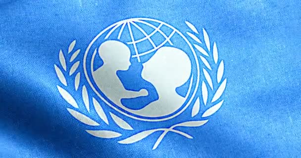 Bayrak kumaş dokulu UNICEF mavi ve beyaz rengini ve sallayarak yakın çekim — Stok video