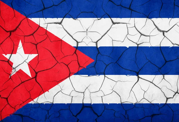 Closeup kubánské vlajky rozbité crack zeď s trhlina, komunistické diktatury — Stock fotografie
