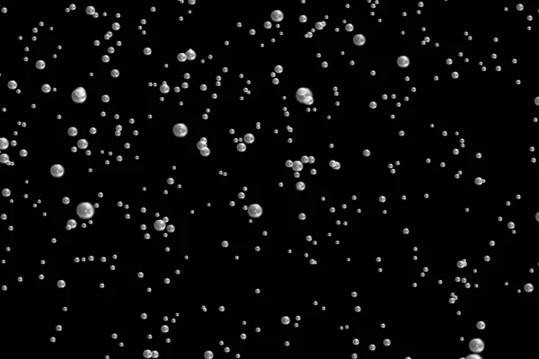 Burbujas movimiento dentro de una copa de champán sobre fondo negro, vacaciones — Foto de Stock
