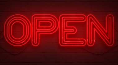 tuğla duvar arka plan üzerinde kırmızı neon işareti yanıp yanıp sönüyor, açık atölye bar imzalamak