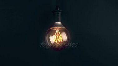 açmak ve kapatmak, yanıp sönen etkisi, retro vintage ampul led Teknolojili Dahili sıcak ışık sarı renk hafif renk ve siyah arka plan, enerji tasarrufu ile eski stil atmosfer 