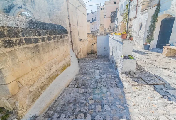 Detalle de las piedras típicas (Sassi di Matera) y la iglesia de Matera —  Fotos de Stock