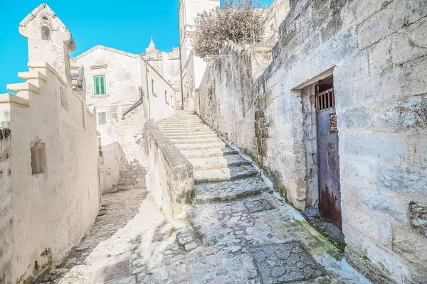 Viejas escaleras de piedra, el edificio histórico cerca de Matera en Italia UNESCO Capital Europea de la Cultura 2019 —  Fotos de Stock