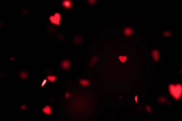 Rote bunte Herzen fliegen Animation auf schwarzem Hintergrund, Liebe und Valentinstag — Stockfoto