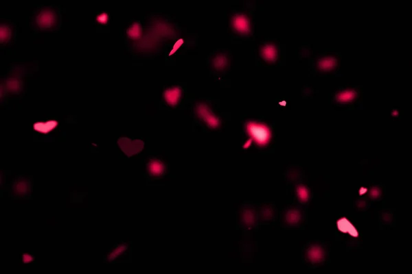 Μωβ πολύχρωμες καρδιές που φέρουν κινούμενα σχέδια σε μαύρο φόντο, την αγάπη και την ημέρα του Αγίου Βαλεντίνου ημέρα — Φωτογραφία Αρχείου