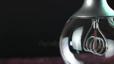 açmak ve kapatmak, yanıp sönen etkisi, retro vintage ampul led Teknolojili Dahili sıcak ışık sarı renk hafif renk ve koyu renk arka plan, enerji tasarrufu ile eski stil atmosfer