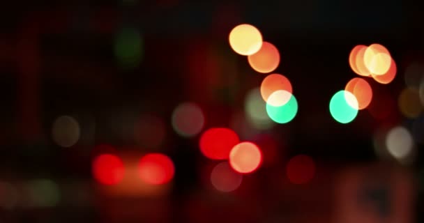 Abstrakte defokussierte Nacht Ampeln Stadt Bokeh Hintergrund, Auto Lichter Stadt Nachtleben Konzept — Stockvideo