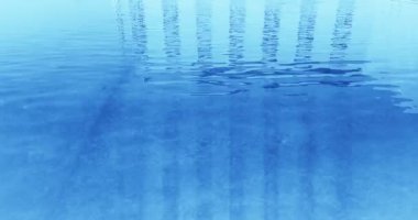 mavi deniz okyanus havuzu dalgalar su gibi güneşli gün güneş ışığı yüzeyi, doğa ile hareketi arka plan sakin ve rahat ol