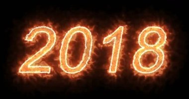 2018 yangın word metni ile alev yanan ve alfa kanalı, tatil mutlu yeni yıl kavramı ile siyah arka plan üzerine yangında duman