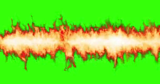 Ligne horizontale de vrai feu de flamme avec de la fumée dans le fond d'écran vert chroma clé, avec canal alpha, flamme dangereuse — Video