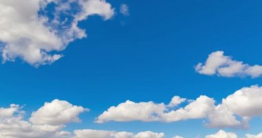 beyaz bulutlar mavi gökyüzü zaman atlamalı hareketi, iklim değişikliği kavramı üzerinde döngü