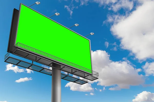 Cartellone vuoto con schermo verde chiave cromatica, su cielo blu con c — Foto Stock
