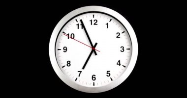 Bu saat 7'de zaten, Kahvaltı, modern beyaz metalik alarm duvar saati siyah arka plan üzerine için uyanma zamanı 