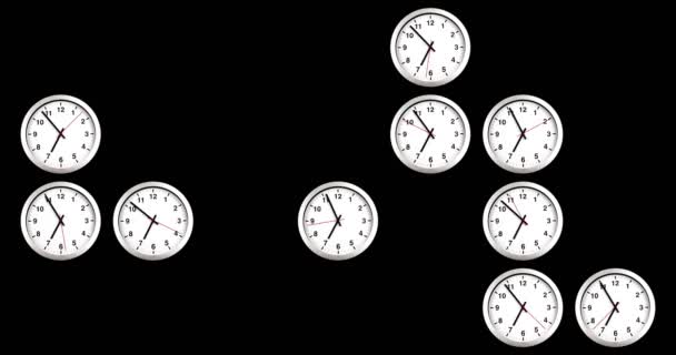 多くの時計表示 時間をウェイク アップ朝食は 黒の背景 アルファ チャネル 時間の概念にモダンな白い金属目覚まし時計 — ストック動画