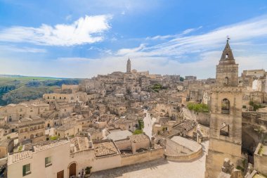 panoramik manzaralı tipik taşlar Sassi di Matera ve kilise M