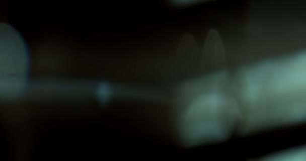 抽象的白光脉冲和发光泄漏运动 — 图库视频影像