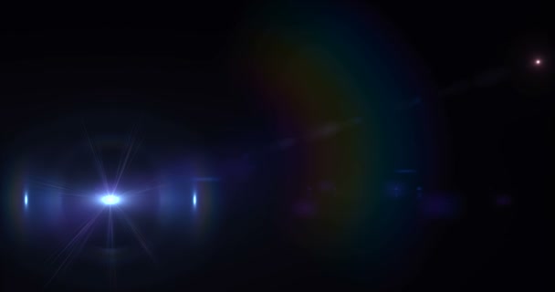 청색밝은 밝은 렌즈 플레어 펄스는 검은 배경 영화에서의 변화를 위해 새어 나간다. — 비디오