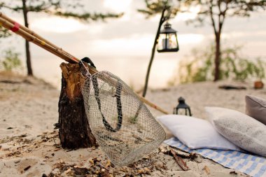 Piknik için dekore edilmiş Balık tutma yeri