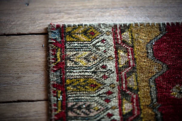 Closeup View Colorful Carpet Angle Wooden Floor — Stock Photo, Image