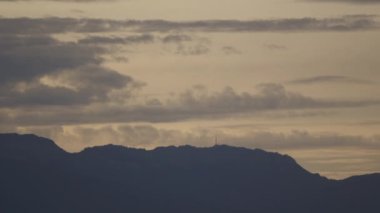 Gün batımında gökyüzü ve bulutlar