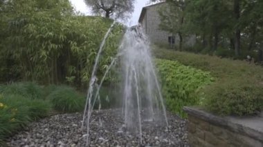 Bahçedeki küçük su Çeşmesi