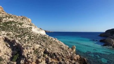 Lampedusa Adası çevresinde su yüzeyi