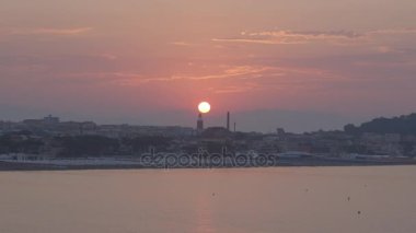 Waterfront güzel gün batımı ile