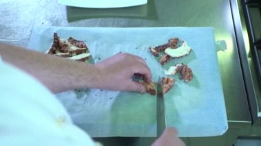 Erkek elleri ahtapot Dilimleme