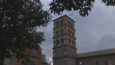 Eski şehir Kulesi üzerinde hareketli görünümü
