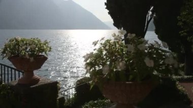 Dağlı deniz manzarası