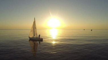 Yaht su ile güneş 