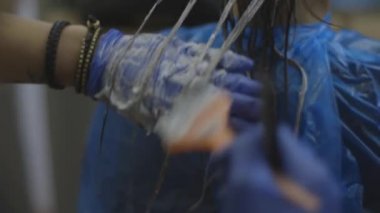 Saç şekillendirme süreci 