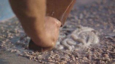 Adam tokat ölü ahtapot oynamaya