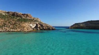 Lampedusa Adası çevresinde su yüzeyi