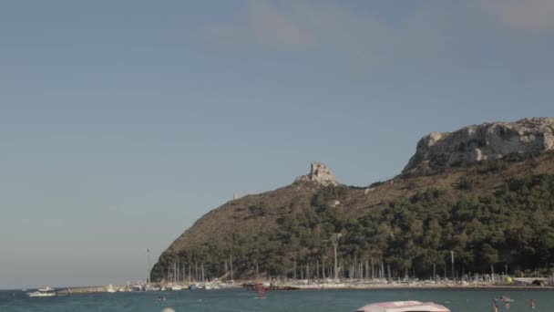 Küçük bir İtalyan kasabasında Harbor — Stok video