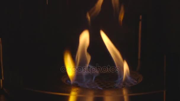 Brazier burning in darkness — Stock Video