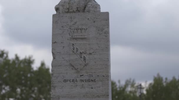 War memorial in Italy — Stock Video