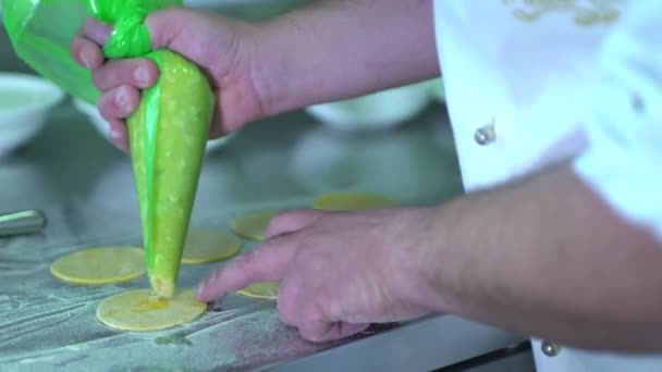 Chef preparando ravioli — Vídeo de Stock