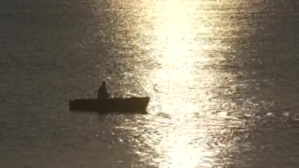 Jezioro o piękny wschód słońca — Wideo stockowe