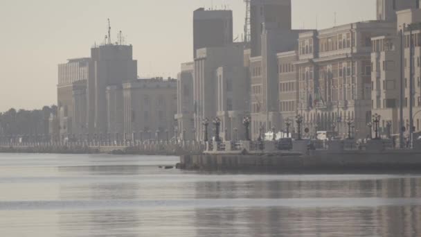 Frente al mar en la ciudad de Bari — Vídeos de Stock