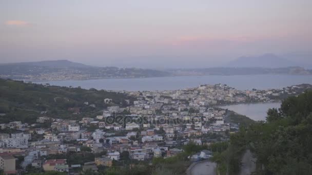 Costa marítima con edificios — Vídeos de Stock