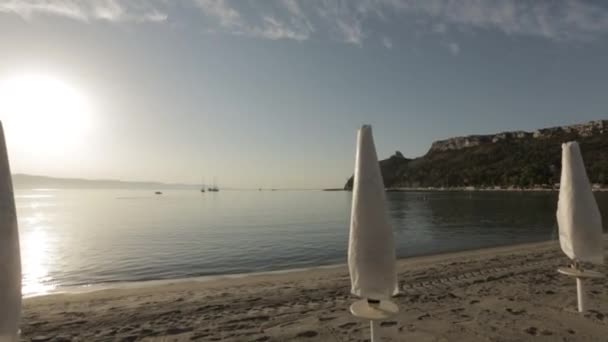 Spiaggia di sabbia durante il giorno — Video Stock