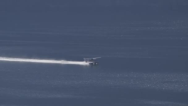 Hydroplane злітає з води — стокове відео